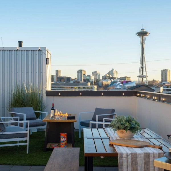 Seattle Luxury | Space Needle | Walkable | Parking