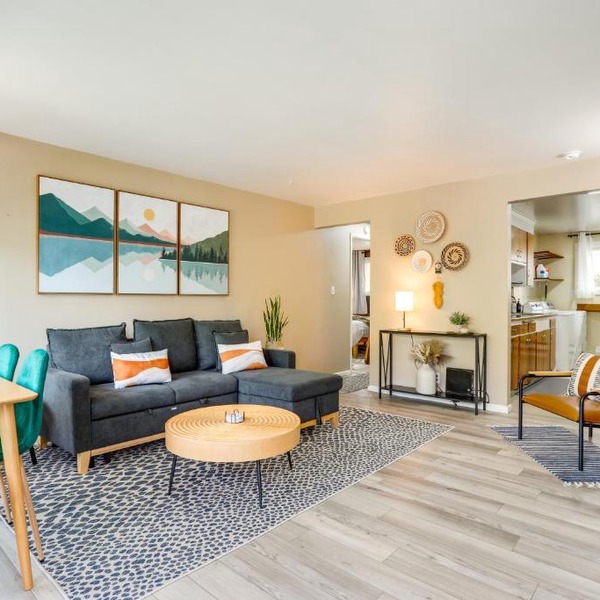Seattle Scandi-Boho Gem: Walk to Waterfront!