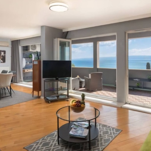 Seaview Lux Apartment Znjan – 120m², Close to Beach, Parking & WiFi