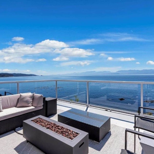 Seawood Oceanfront Suite: 2-Bed with Private Beach!