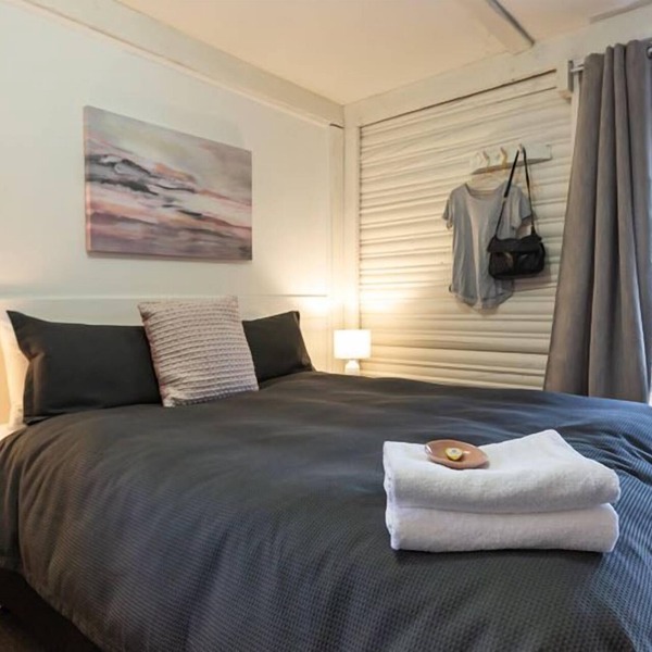 Secluded 3BR Cabin in Palmers Lane Estate with Pool, Tennis, walk to Cellardoors
