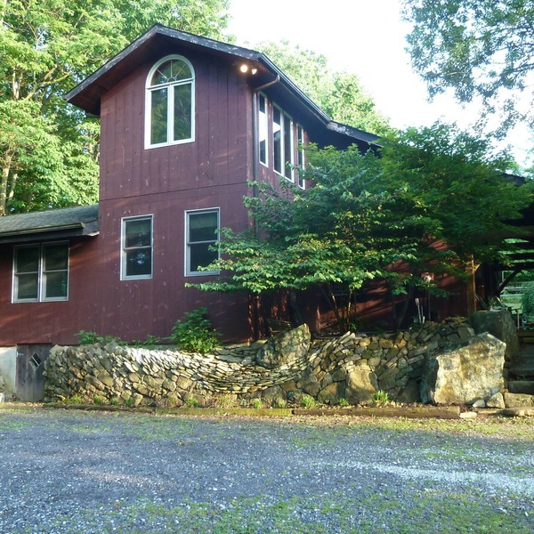 Secluded 4 acre retreat