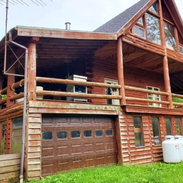Secluded Authentic Log House w/valley view!