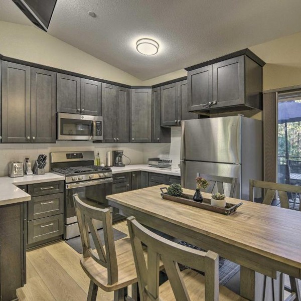 Secluded Butte Meadows Cabin w/Deck & Grill!
