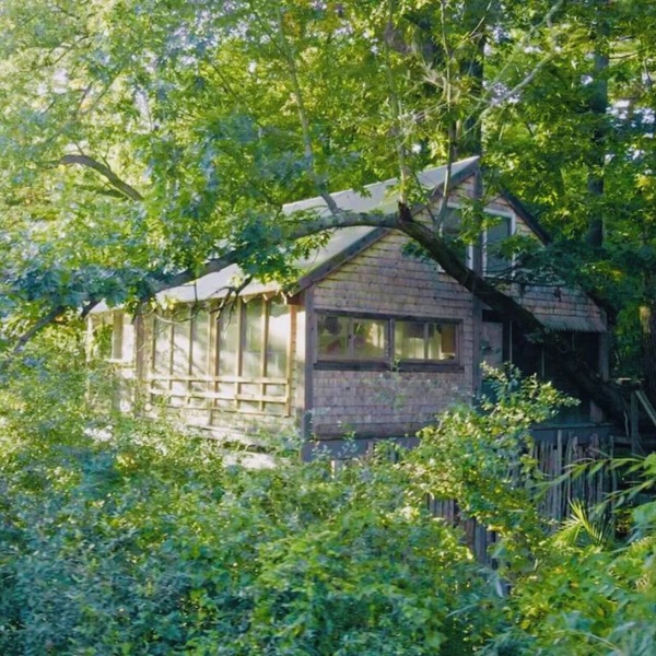 Secluded Magic Treehouse Escape; Hudson, NY.