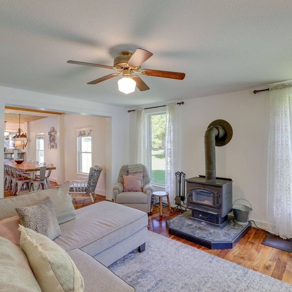 Secluded Marshall Farmhouse w/Hot Tub!