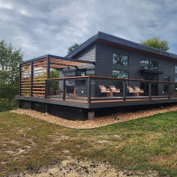 Secluded Modern Cabin with Bluff Views, Hot Tub, Fire Pit.