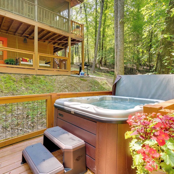 Secluded Murphy Vacation Rental w/Private Hot Tub