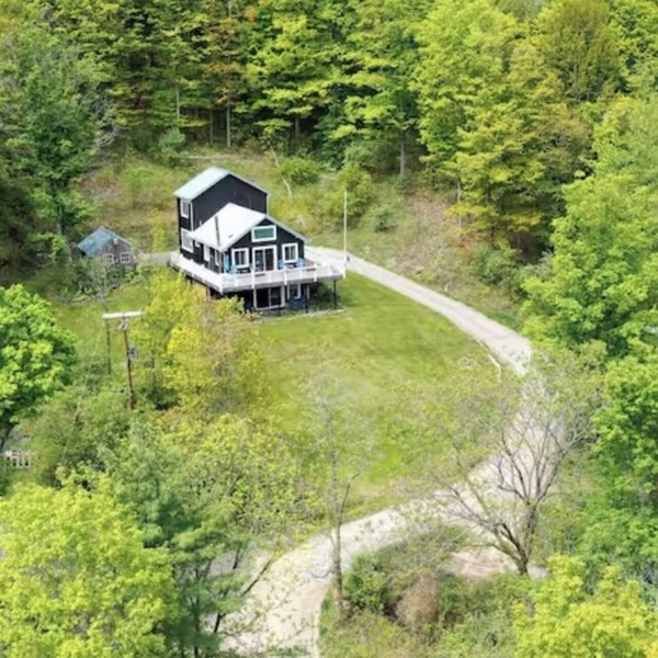 Secluded Oasis: Luxurious Retreat with Stunning Views 2BR/1BA