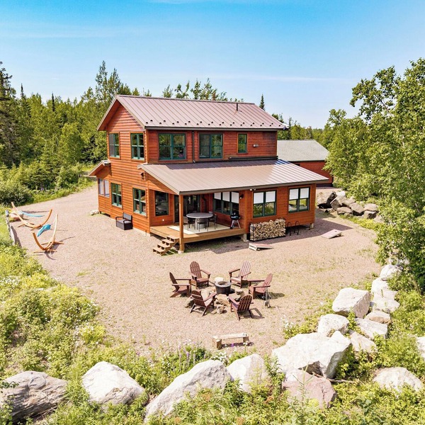 Secluded retreat with breathtaking views of Lake Superior and private Hot Tub