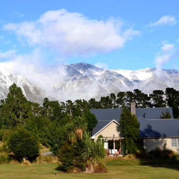 Secluded Romantic Getaway with Mountain Views in Canterbury, New Zealand