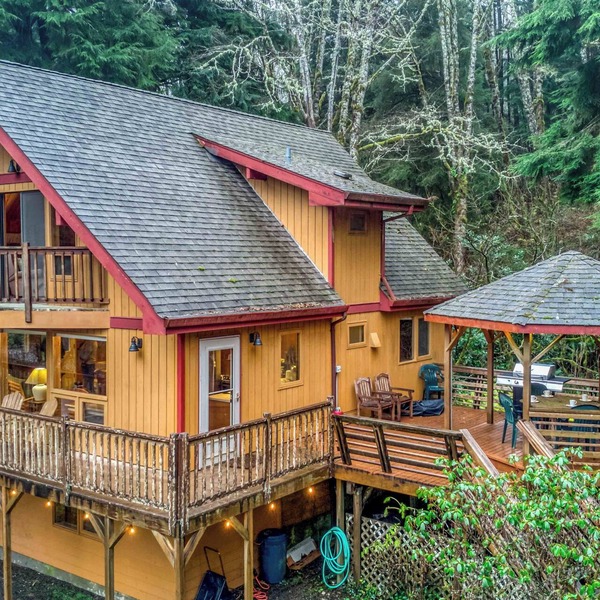 Secluded Rustic Beauty with Hot Tub in this Roomy Cabin Near Pacific City!