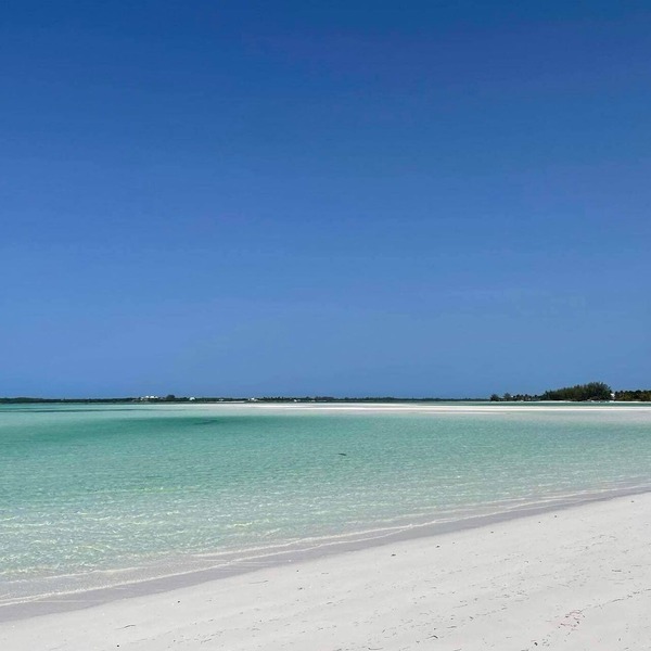 Secluded, Spacious Beachfront Villa w/Stunning Views throughout, Kayaks & SUP