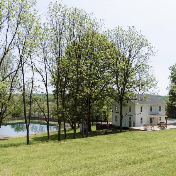 Secluded Valley Oasis with Swimming Pond, Spa, Firepit, 3BD/2BA, Family friendly