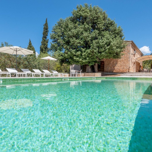 Secluded Villa with Pool, Wi-Fi, Air Conditioning and Terrace; Parking available