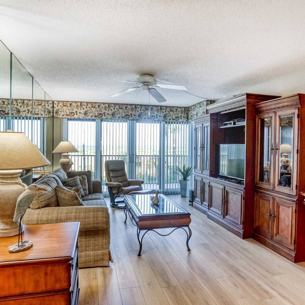 Second floor condo with pool and tennis court private WD and central AC