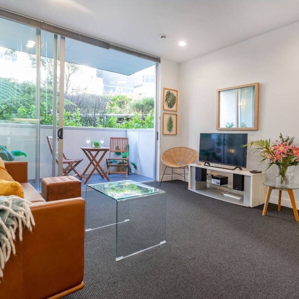 Secret Garden Apartment w/Heat Pump & Car Park