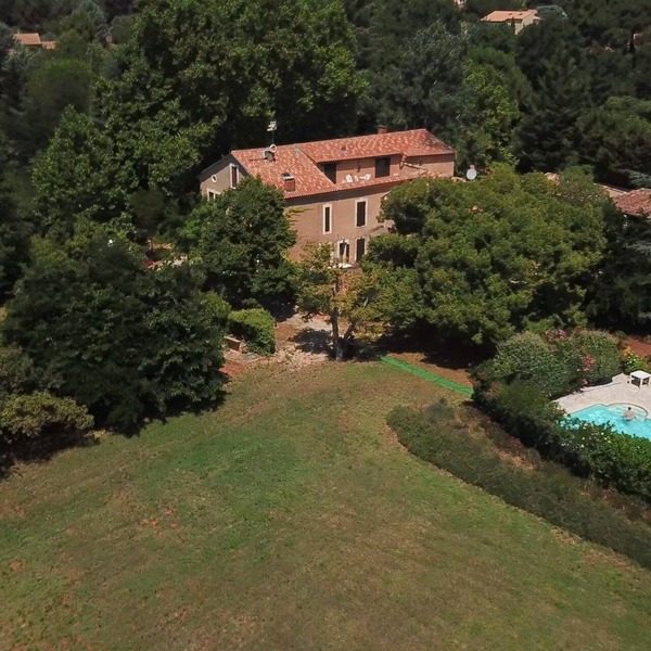 Secular Manor: Pool & 2.5ha Estate – Perfect for Families & Friends