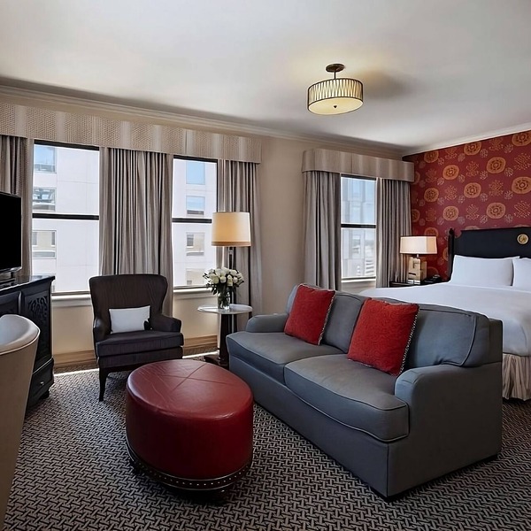 See Iconic Attractions! Elegant Suites Near Theatre and Park! Pets Allowed Here!
