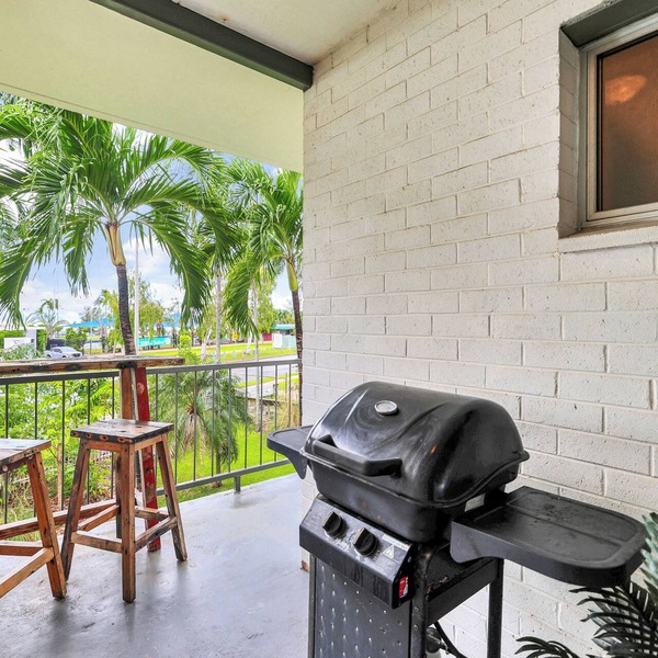 Self contained studio apartment overlooking the beautiful Nightcliff foreshore with your own private balcony.
