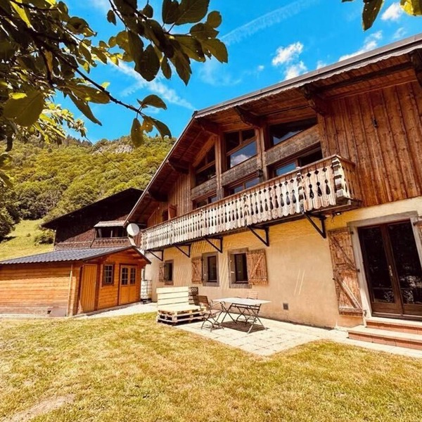 Semi-detached mountain chalet with fireplace