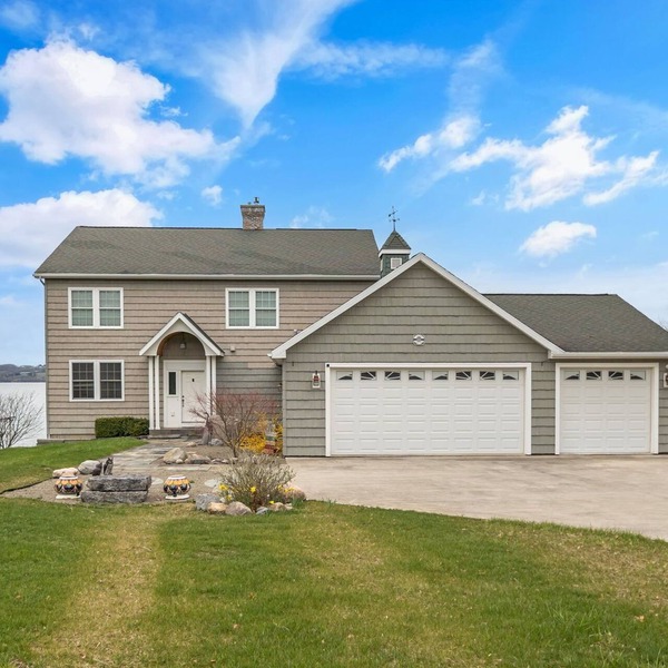 Seneca Lake-Beautiful Waterfront-Private Dock- 7BR/5BA near Sampson State Park