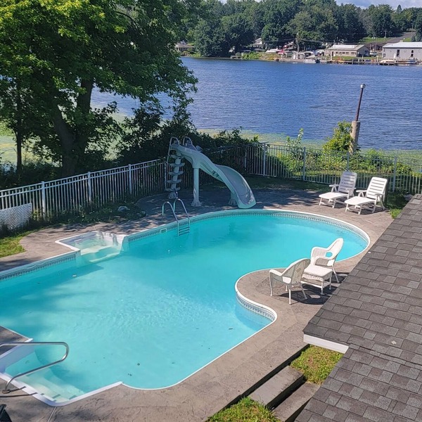 Seneca Riverfront Spa! Hot tub, Pool + Sauna! Pontoon Boat and Canoe Available!