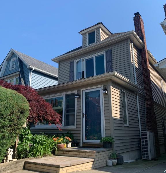 Separate big room near JFK and LaGuardia airport