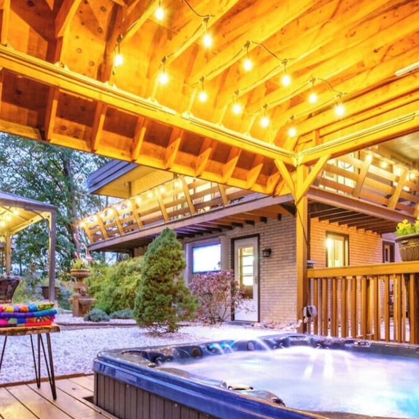 Serene and Secluded Hilltop Hideaway. Hot Tub, Fire Pit