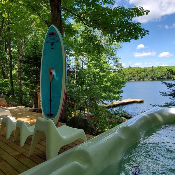 SERENE & BEAUTIFUL MUSKOKA RETREAT with BEACH, HOT TUB & BARREL SAUNA!