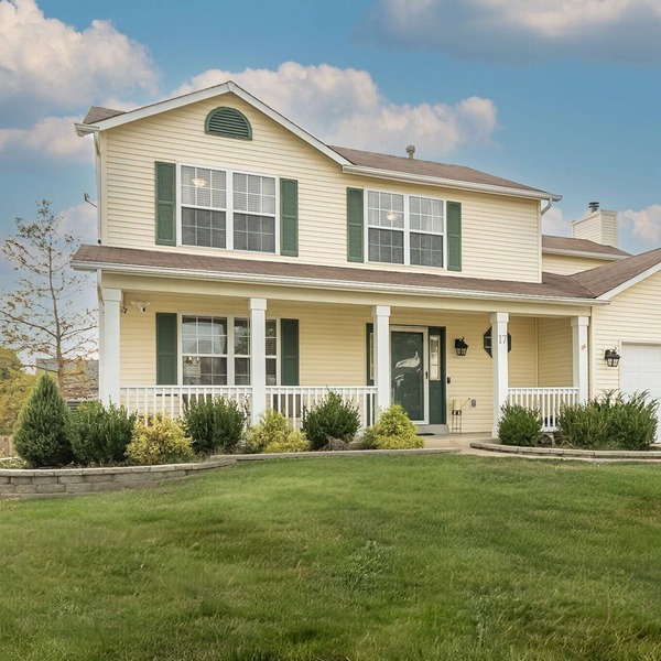 Serene Ivory*Fireplace*Fenced Yard* Dogs Welcome!