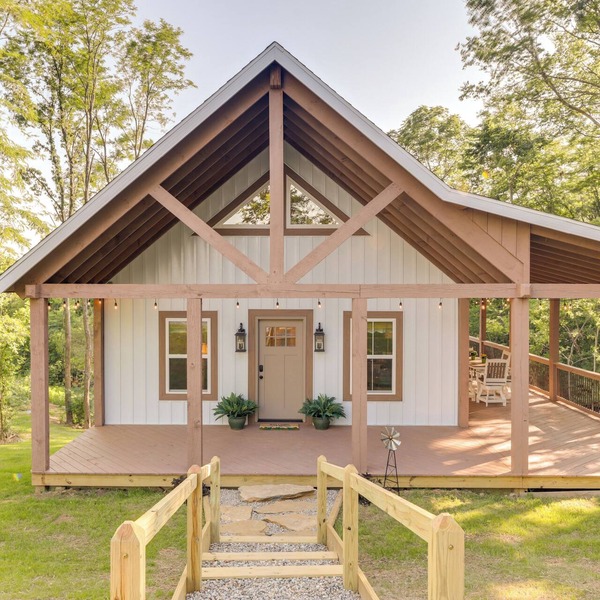 Serene Kentucky Cabin w/Fireplace + Fire Pit!