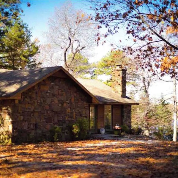 Serene & Private Lakefront Cabin- Beaver Lake Northwest Arkansas