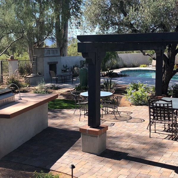 Serene, tree-shaded, mid-century retreat with beautiful views of the Catalinas