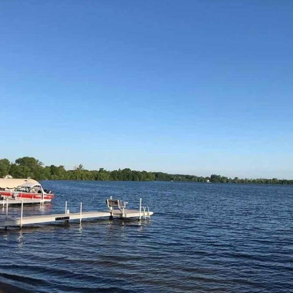 Serene Waterfront Cabin on Barrett Lake – Your Peaceful Escape Awaits