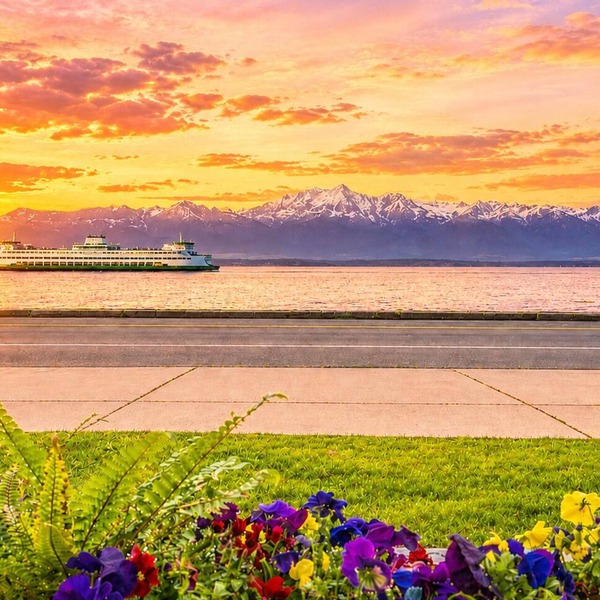 Serene Waterfront Escape - 2BR with Mountain Views & A/C