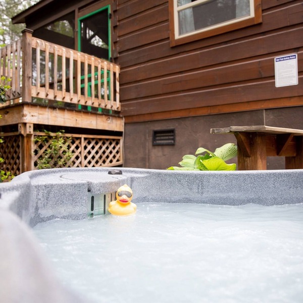 Serenity Ridge Cabin F: Couple's Vacay + Hot Tub
