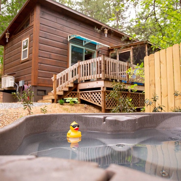 Serenity Ridge Cabin A: Couple's Getaway + Hot Tub