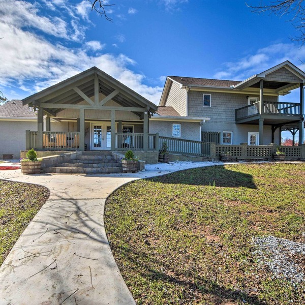 Serving Southern Charm at this Clarkesville House!