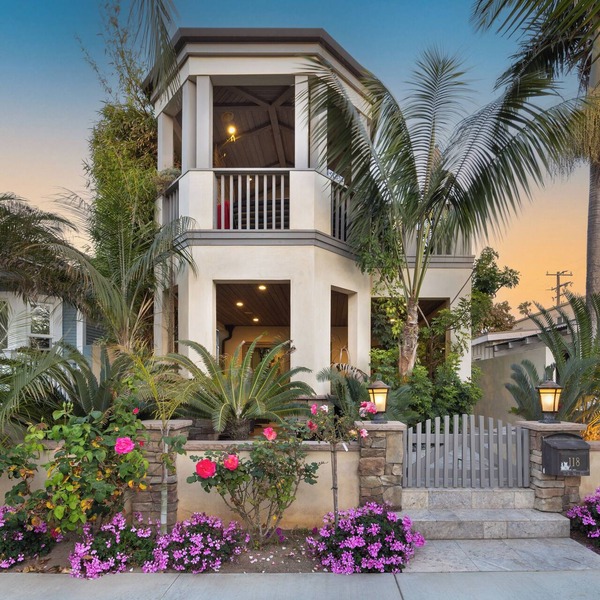 Seventh & Shore | Stylish Seal Beach Home w/Elevator, Fireplace + Bold Design