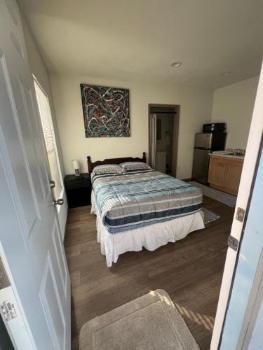 Shaanti Retreat Cozy Studio Blue