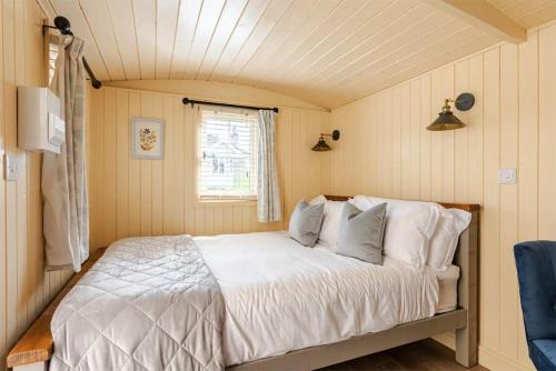 Shepherd's Hut, Bath