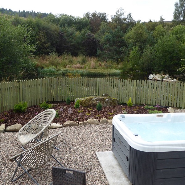 Shepherd's View @ Dalnoid - en-suite shower room, hot-tub, garden, great views