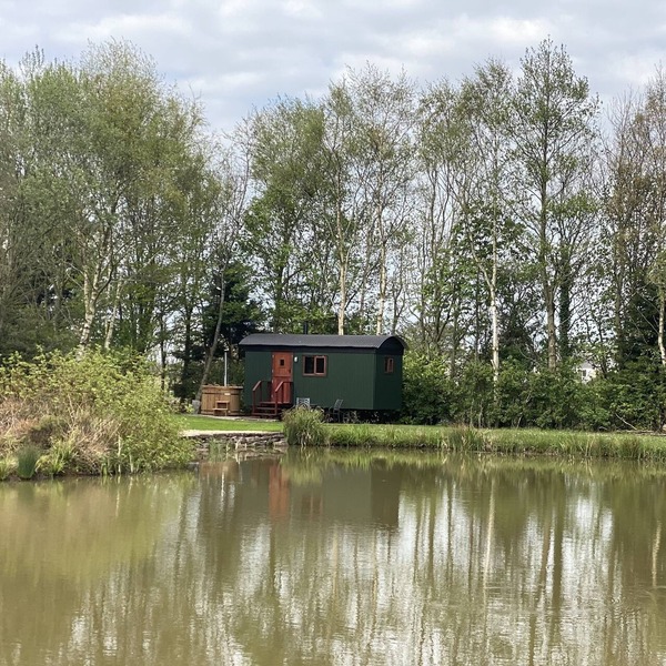 Shepherds Hut Classic Lake View