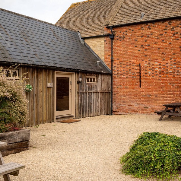 Shepherds Rest Cotswolds Cottage Farm Stay With Pool