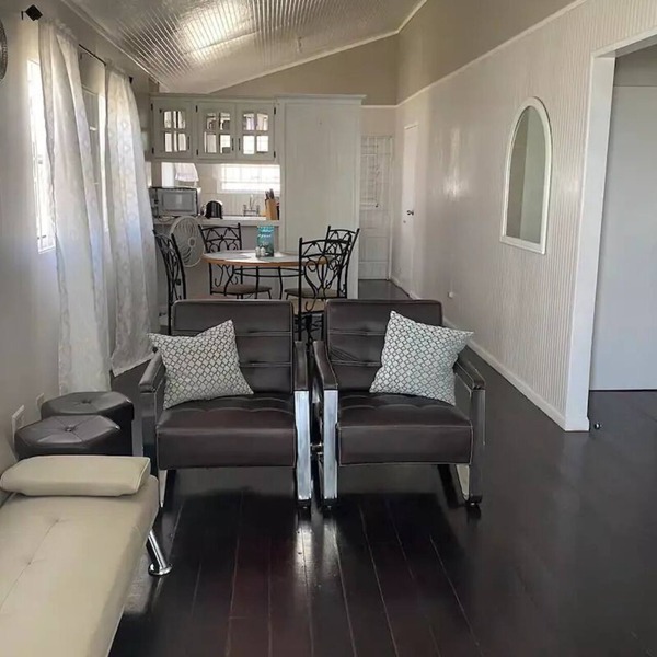 Sheridan's Place Less than 1 minute walk to the beach