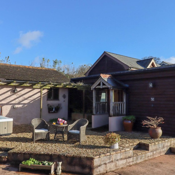 SHERWAY DAIRY, romantic, character holiday cottage in Bradninch