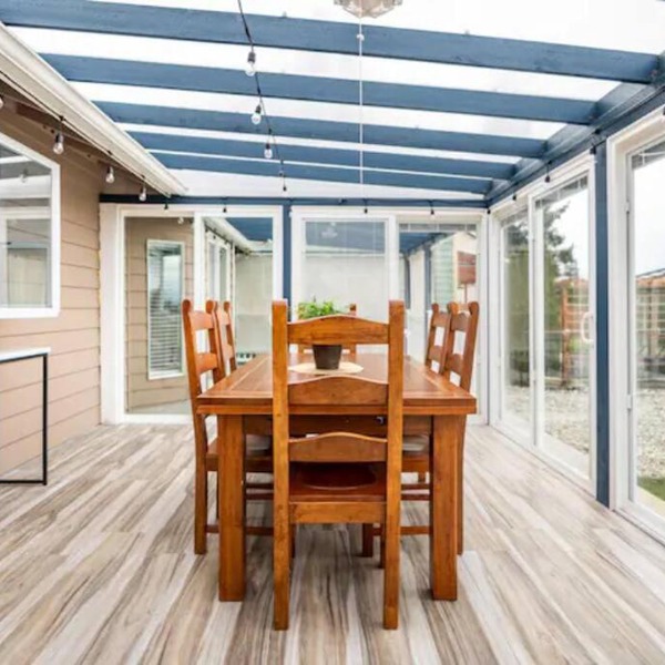 Shiny Rambler House with Spacious Solarium.