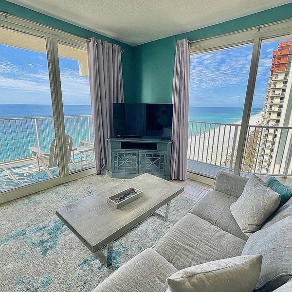 Shores of Panama end unit/Sunset view/FREE BEACH CHAIRS/res. parking