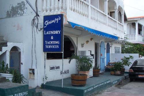 Shrimpy's Waterfront Hostel and Crew Quarters